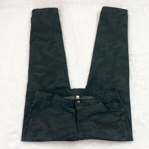 Like New Lululemon Camo Day Trip Boyfriend Fit Camo Pants, size 10